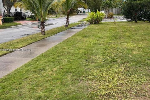 Villa ou maison à louer à Palmetto Bay, Floride: 3 chambres, 183.95 m2 № 2439373 - photo 2