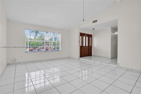 Villa ou maison à louer à Palmetto Bay, Floride: 3 chambres, 183.95 m2 № 2439373 - photo 3