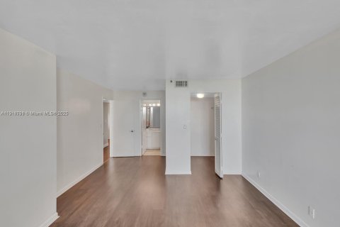 Снять в аренду кондоминиум в Майами-Бич, Флорида 1 спальня, 78.78м2, № 1967587 - фото 21