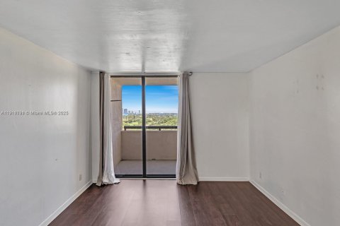 Снять в аренду кондоминиум в Майами-Бич, Флорида 1 спальня, 78.78м2, № 1967587 - фото 20