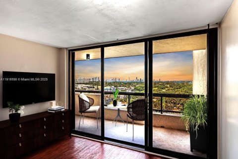 Снять в аренду кондоминиум в Майами-Бич, Флорида 1 спальня, 78.78м2, № 1967587 - фото 2