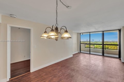 Снять в аренду кондоминиум в Майами-Бич, Флорида 1 спальня, 78.78м2, № 1967587 - фото 5