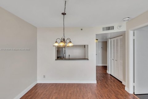 Снять в аренду кондоминиум в Майами-Бич, Флорида 1 спальня, 78.78м2, № 1967587 - фото 7