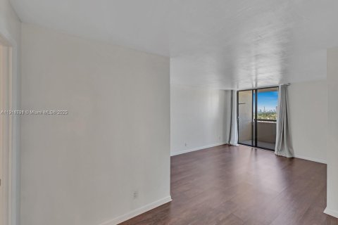 Снять в аренду кондоминиум в Майами-Бич, Флорида 1 спальня, 78.78м2, № 1967587 - фото 17