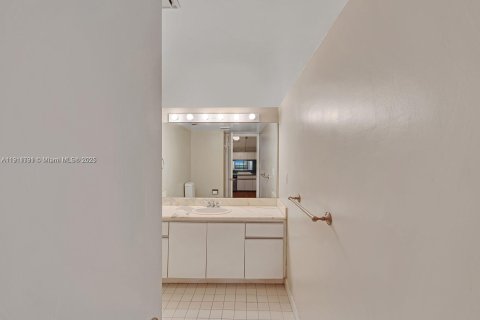 Снять в аренду кондоминиум в Майами-Бич, Флорида 1 спальня, 78.78м2, № 1967587 - фото 23