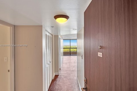 Снять в аренду кондоминиум в Майами-Бич, Флорида 1 спальня, 78.78м2, № 1967587 - фото 18