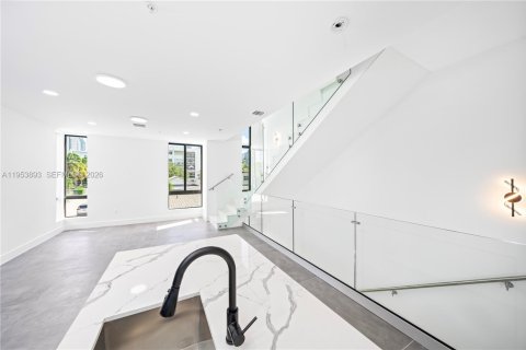 Condominio en alquiler en Miami, Florida, 3 dormitorios, 144 m2 № 2008048 - foto 7