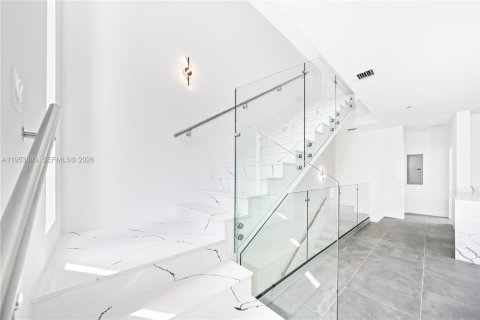 Condominio en alquiler en Miami, Florida, 3 dormitorios, 144 m2 № 2008048 - foto 11