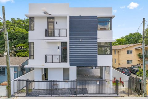 Condominio en Miami, Florida, 3 dormitorios  № 2008048