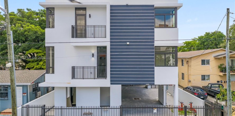 Condominio en Miami, Florida, 3 dormitorios  № 2008048