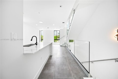 Condominio en alquiler en Miami, Florida, 3 dormitorios, 144 m2 № 2008048 - foto 6