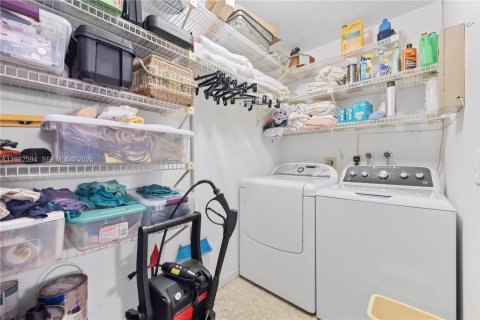 Купить таунхаус в Дания-Бич, Флорида 2 спальни, 120.03м2, № 1976619 - фото 23