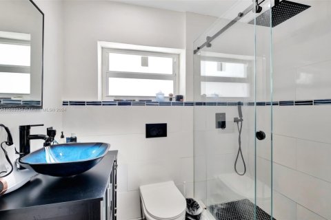 Commercial property in North Miami, Florida 180.51 sq.m. № 1953924 - photo 22