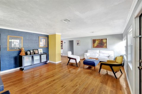 Commercial property in North Miami, Florida 180.51 sq.m. № 1953924 - photo 14