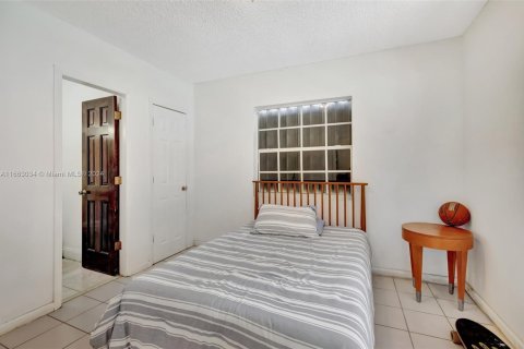 Commercial property in North Miami, Florida 180.51 sq.m. № 1953924 - photo 27