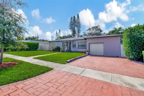 Commercial property in North Miami, Florida 180.51 sq.m. № 1953924 - photo 8