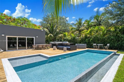 Casa en venta en South Miami, Florida, 5 dormitorios, 232.44 m2 № 1756525 - foto 8