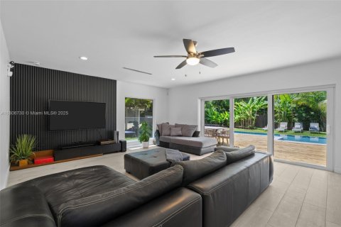 Casa en venta en South Miami, Florida, 5 dormitorios, 232.44 m2 № 1756525 - foto 7