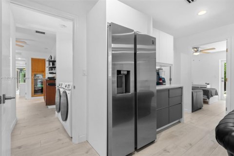 Casa en venta en South Miami, Florida, 5 dormitorios, 232.44 m2 № 1756525 - foto 16