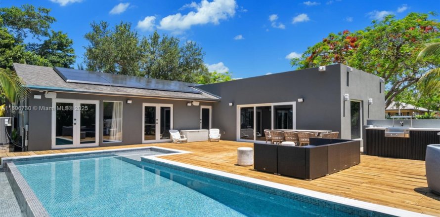 Casa en South Miami, Florida 5 dormitorios, 232.44 m2 № 1756525