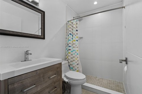 Casa en venta en South Miami, Florida, 5 dormitorios, 232.44 m2 № 1756525 - foto 30