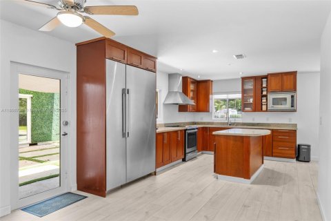 Casa en venta en South Miami, Florida, 5 dormitorios, 232.44 m2 № 1756525 - foto 15