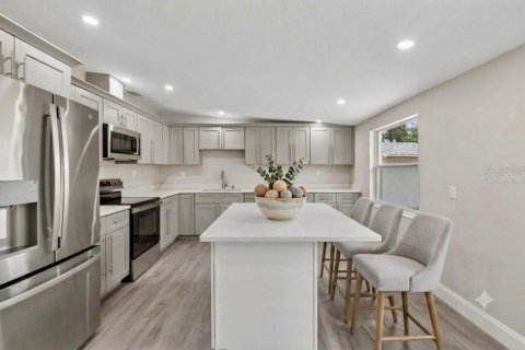 House in Tampa, Florida 3 bedrooms, 142.6 sq.m. № 2101038 - photo 9