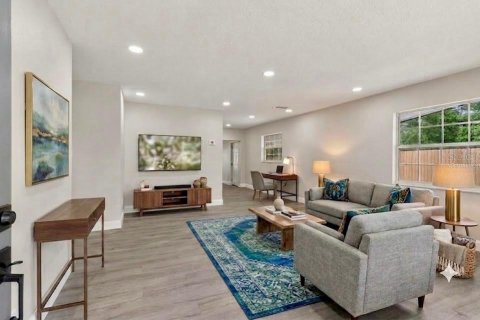 House in Tampa, Florida 3 bedrooms, 142.6 sq.m. № 2101038 - photo 4