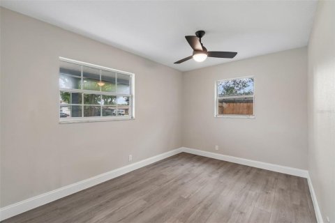 House in Tampa, Florida 3 bedrooms, 142.6 sq.m. № 2101038 - photo 15