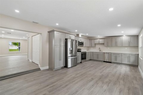 House in Tampa, Florida 3 bedrooms, 142.6 sq.m. № 2101038 - photo 6
