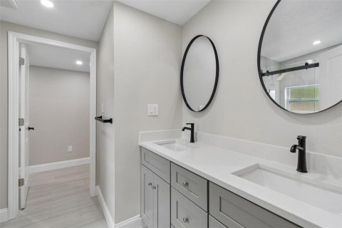 House in Tampa, Florida 3 bedrooms, 142.6 sq.m. № 2101038 - photo 20
