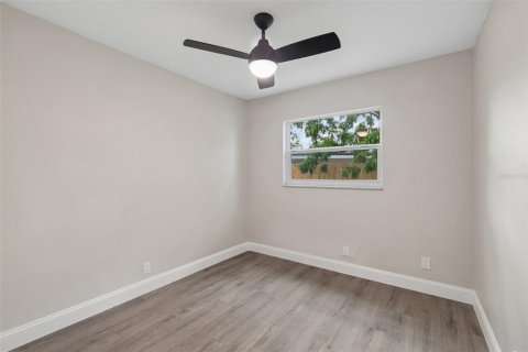 House in Tampa, Florida 3 bedrooms, 142.6 sq.m. № 2101038 - photo 17