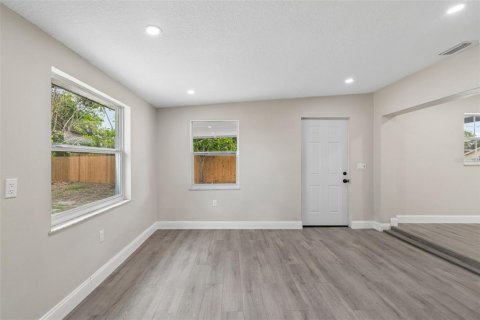 House in Tampa, Florida 3 bedrooms, 142.6 sq.m. № 2101038 - photo 11