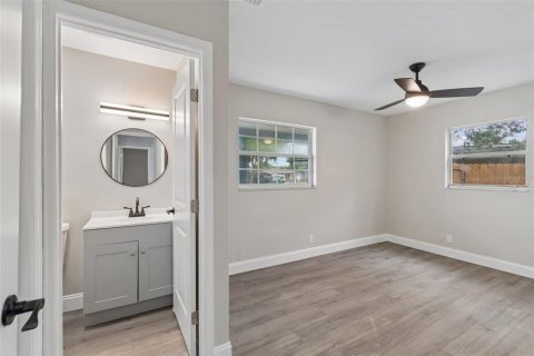 House in Tampa, Florida 3 bedrooms, 142.6 sq.m. № 2101038 - photo 13