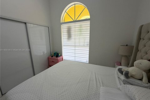 House in Miramar, Florida 3 bedrooms, 140.75 sq.m. № 1952652 - photo 18