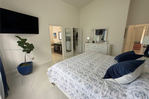 House in Miramar, Florida 3 bedrooms, 140.75 sq.m. № 1952652 - photo 14