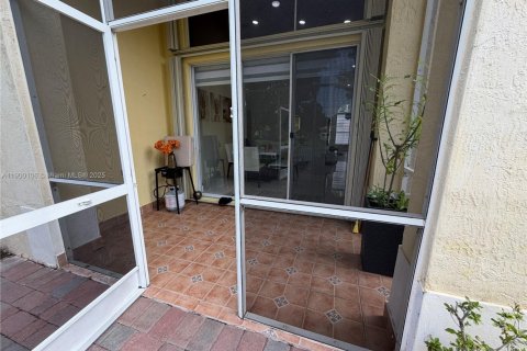 House in Miramar, Florida 3 bedrooms, 140.75 sq.m. № 1952652 - photo 21