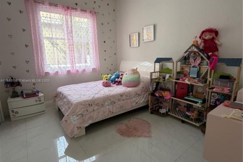 House in Miramar, Florida 3 bedrooms, 140.75 sq.m. № 1952652 - photo 10
