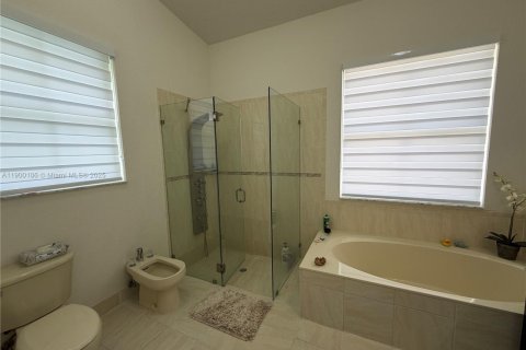 House in Miramar, Florida 3 bedrooms, 140.75 sq.m. № 1952652 - photo 16