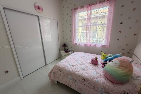 House in Miramar, Florida 3 bedrooms, 140.75 sq.m. № 1952652 - photo 11