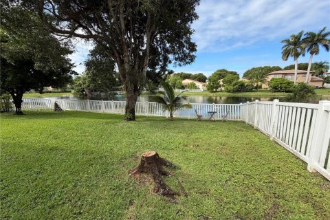 House in Miramar, Florida 3 bedrooms, 140.75 sq.m. № 1952652 - photo 22