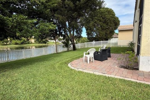 House in Miramar, Florida 3 bedrooms, 140.75 sq.m. № 1952652 - photo 24