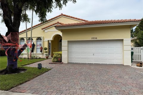 House in Miramar, Florida 3 bedrooms, 140.75 sq.m. № 1952652 - photo 1