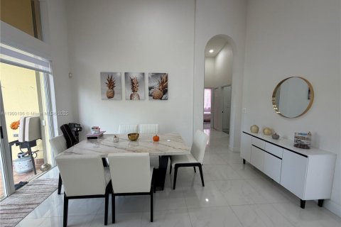 House in Miramar, Florida 3 bedrooms, 140.75 sq.m. № 1952652 - photo 8