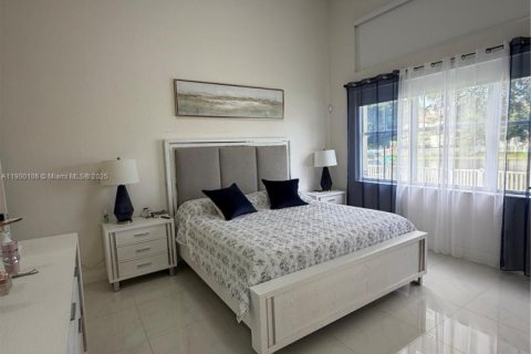 House in Miramar, Florida 3 bedrooms, 140.75 sq.m. № 1952652 - photo 13
