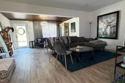 Casa en alquiler en Fort Lauderdale, Florida, 3 dormitorios, 124.95 m2 № 2036434 - foto 4