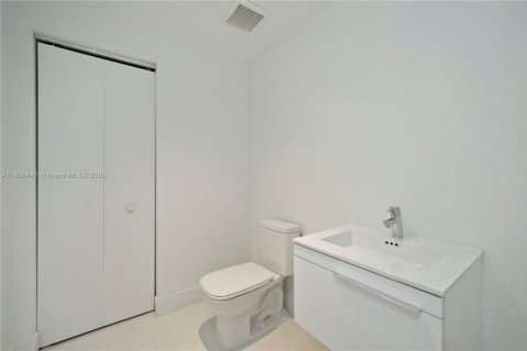 Condominio en venta en North Miami Beach, Florida, 3 dormitorios, 216.65 m2 № 1739191 - foto 22