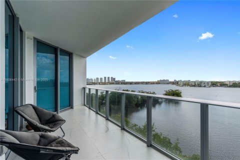 Condominio en venta en North Miami Beach, Florida, 3 dormitorios, 216.65 m2 № 1739191 - foto 1