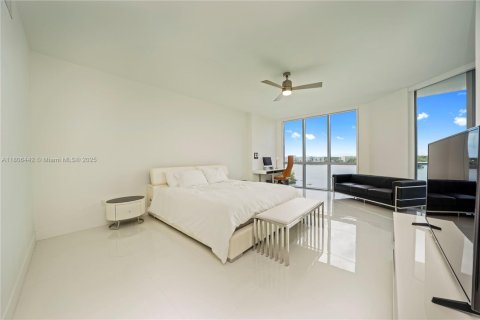 Condominio en venta en North Miami Beach, Florida, 3 dormitorios, 216.65 m2 № 1739191 - foto 11