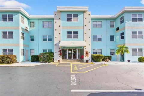 Condominio en Seminole, Florida, 1 dormitorio  № 2093922